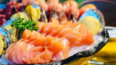 fish sushi